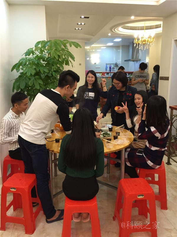 科頤家人一起吃團(tuán)圓飯,并送上對(duì)大家的祝福-科頤辦公 科頤家人一起吃團(tuán)圓飯,并送上對(duì)大家的祝福-科頤辦公