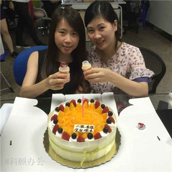 柯尼卡美能達復印機代理商--科頤辦公的兩位壽星女，香姐和二姐