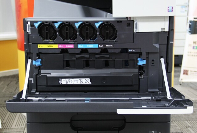 碳粉盒和廢粉盒 與前代機(jī)型相同的結(jié)構(gòu)-科頤辦公 碳粉盒和廢粉盒 與前代機(jī)型相同的結(jié)構(gòu)-科頤辦公