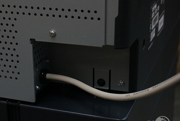 將電源線固定在機器內部-科頤辦公