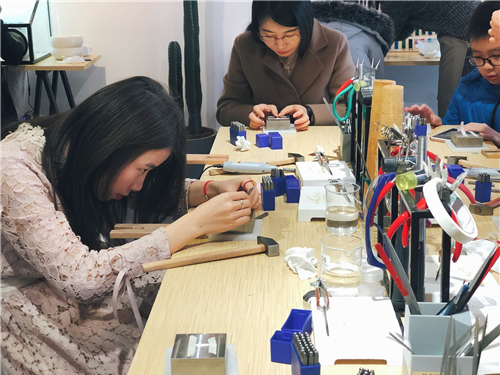 科頤2017年年會之手工DIY正在制作中...