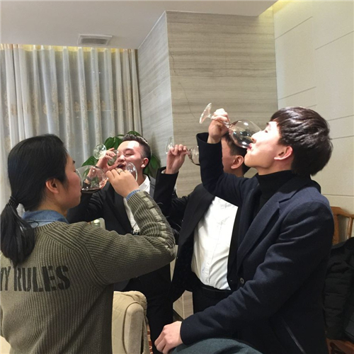 科頤2017年年會團圓飯，把酒飲歡