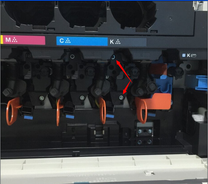 柯尼卡美能達(dá)復(fù)印機(jī)C227硒鼓更換步驟3 柯尼卡美能達(dá)復(fù)印機(jī)C227硒鼓更換步驟3